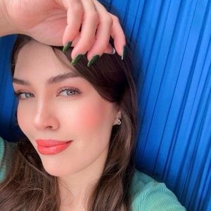 Meet your Posher, Yadi